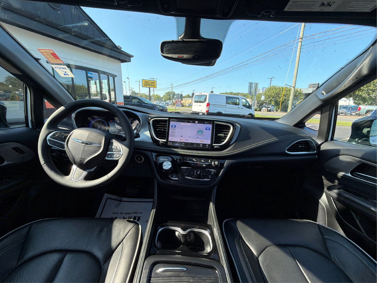 Used 2026 Chrysler Pacifica Limited FWD image 27