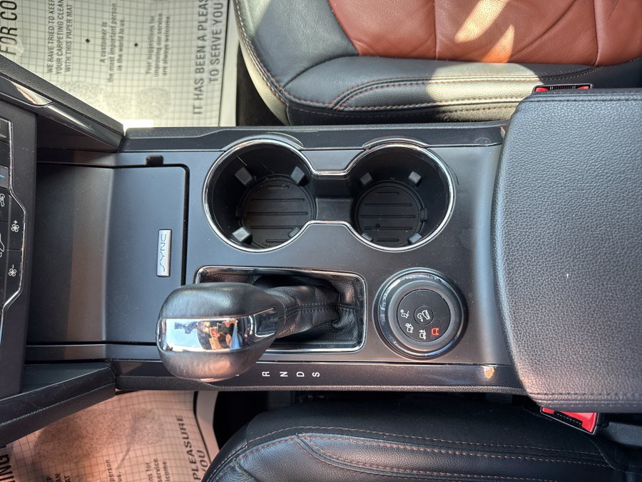 Used 2019 Ford Explorer XLT w/ Equipment Group 202A AWD/4WD image 31