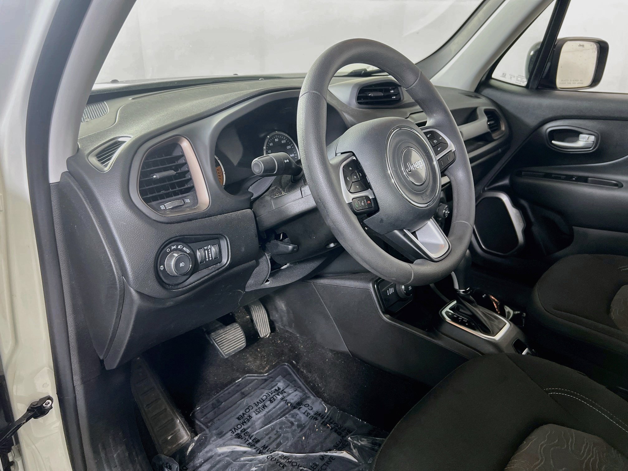 Used 2023 Jeep Renegade Latitude AWD/4WD image 9