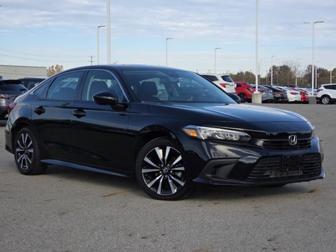 Used 2023 Honda Civic EX image 2