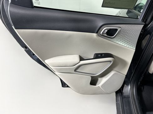 Used 2025 Kia Soul LX w/ LX Technology Package FWD image 25