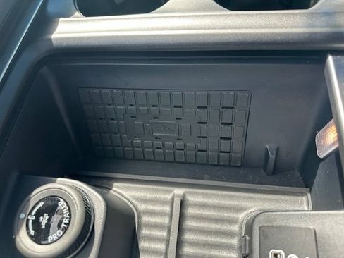 Used 2025 Ford Expedition Tremor AWD/4WD image 38