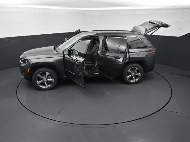 New 2026 Jeep Grand Cherokee Limited w/ Trailer Tow Package AWD/4WD image 27