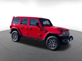Used 2025 Jeep Wrangler Sahara video 2