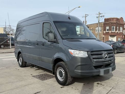 Used 2019 Mercedes-Benz Sprinter 144 image 3
