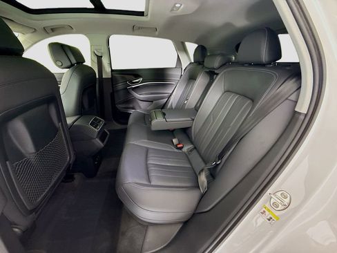 Used 2022 Audi e-tron Premium Plus image 22