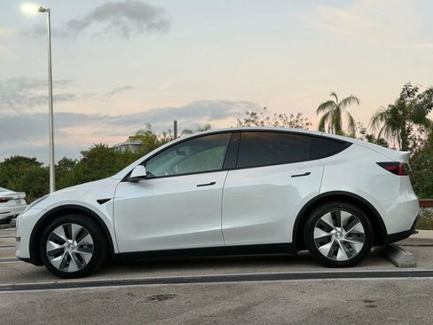 Used 2020 Tesla Model Y Long Range image 17