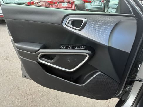 Used 2025 Kia Soul LX w/ LX Technology Package image 18