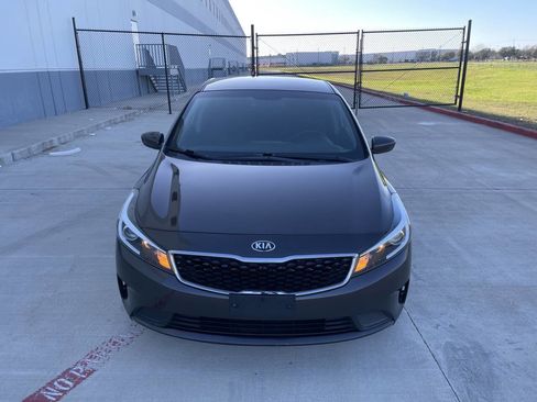 Used 2017 Kia Forte LX w/ LX Popular Package image 2
