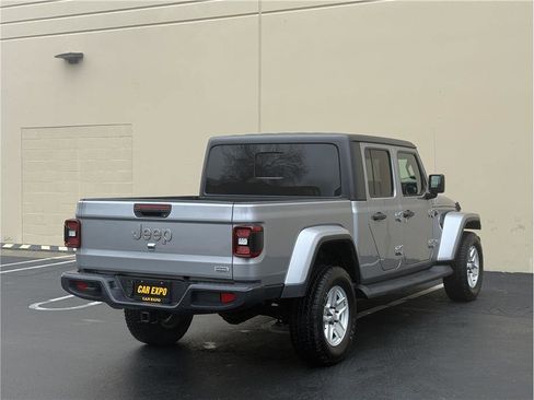 Used 2020 Jeep Gladiator Overland image 6