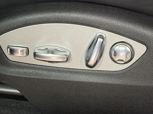 Certified 2025 Porsche Macan image 25