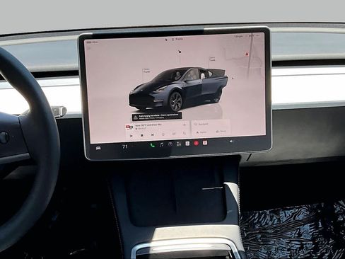 Used 2024 Tesla Model Y 2WD image 6