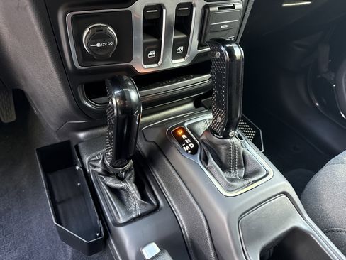 Used 2024 Jeep Wrangler Sport S image 28