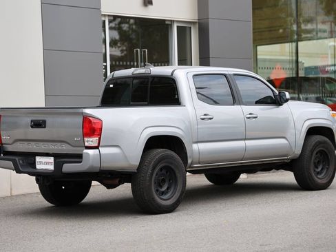 Used 2017 Toyota Tacoma 4x4 Double Cab image 4