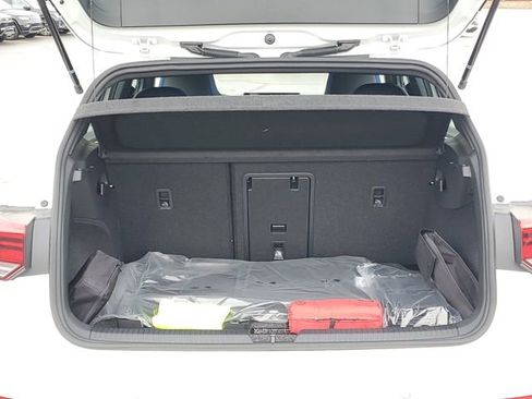 New 2026 Volkswagen Golf image 7