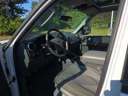 Used 2003 Ford Expedition XLT AWD/4WD image 9