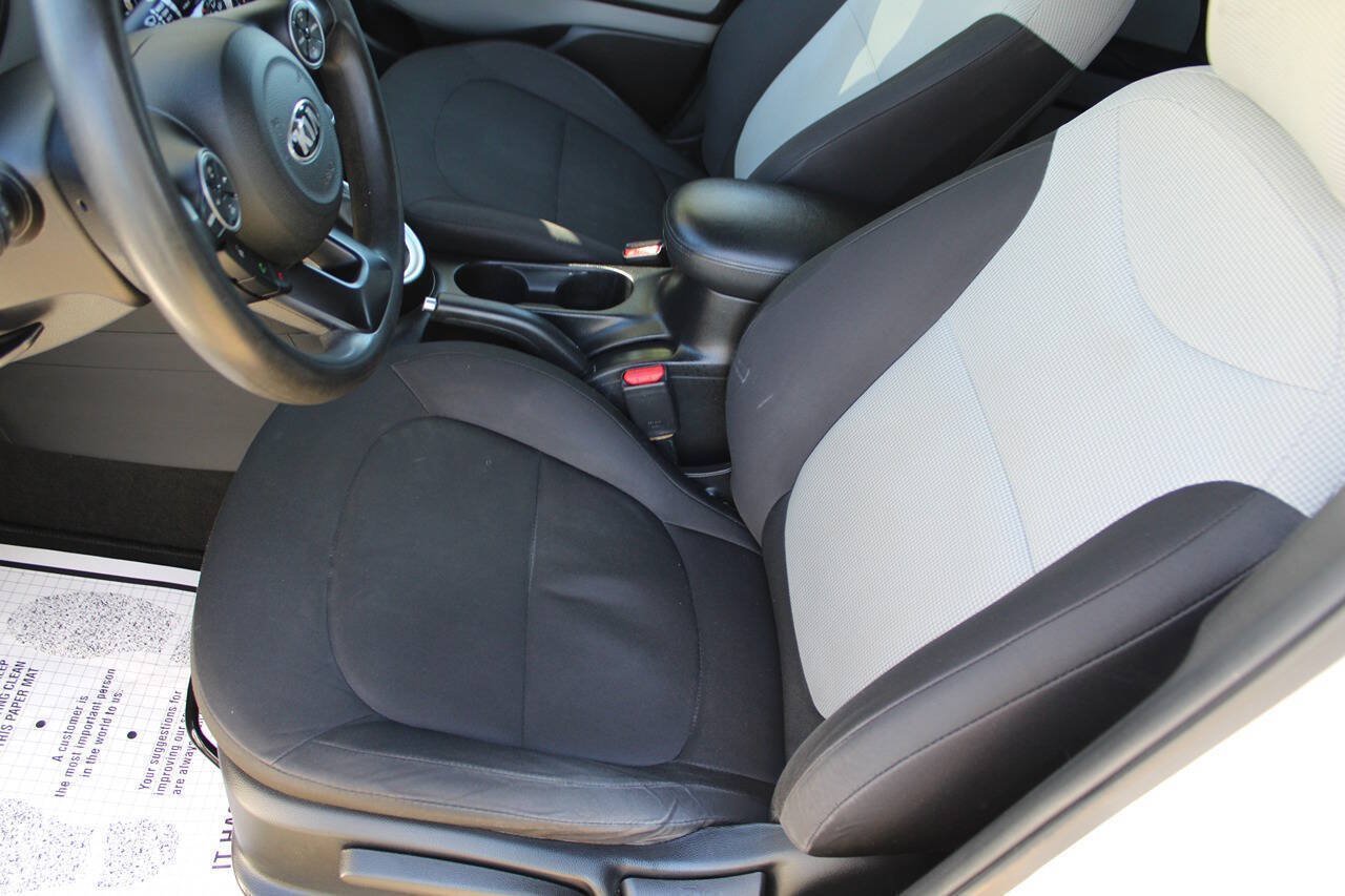 Used 2014 Kia Soul FWD image 19