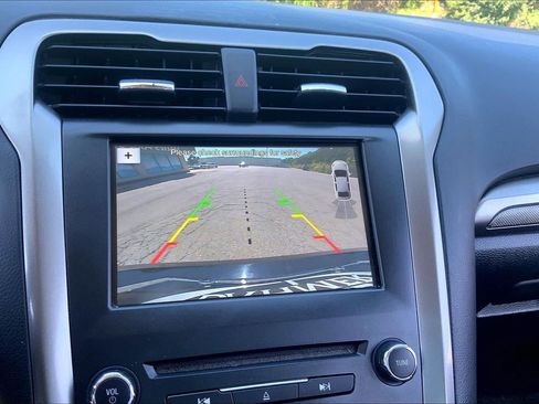 Used 2018 Ford Fusion SE w/ Fusion SE Technology Package FWD image 22