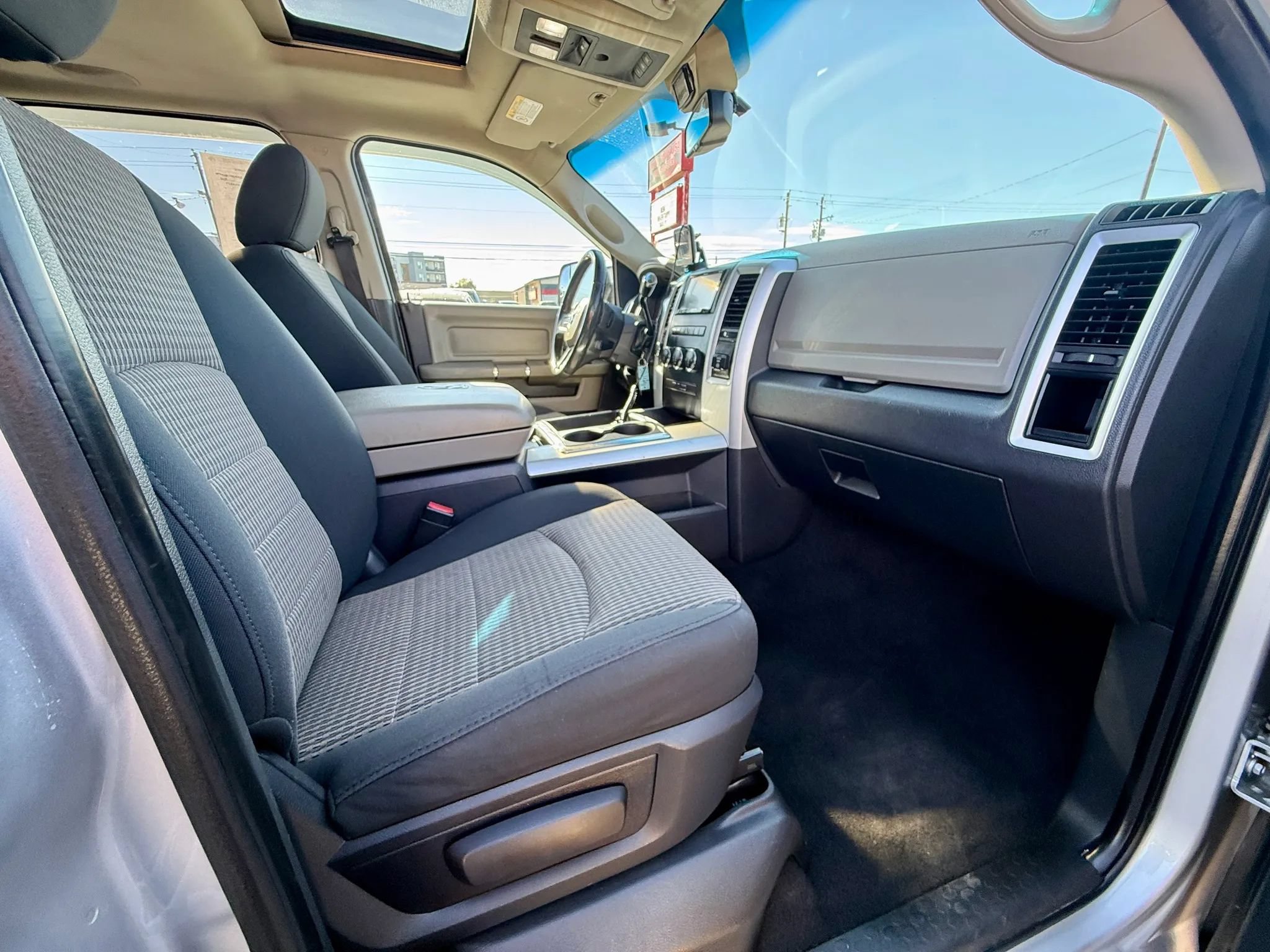 Used 2011 RAM 3500 SLT w/ Technology Group AWD/4WD image 18