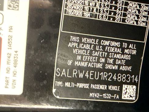 Used 2024 Land Rover Discovery Metropolitan Edition image 26