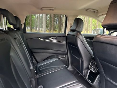 Used 2023 Lincoln Nautilus FWD w/ Premium Package image 24