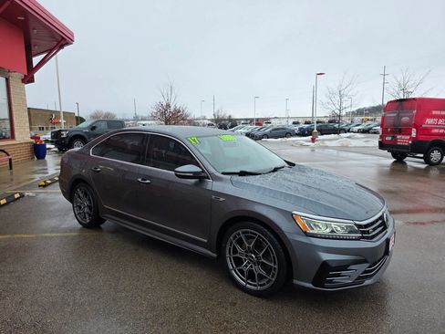 Used 2017 Volkswagen Passat 1.8T R-Line w/ R-Line Lighting Package image 3