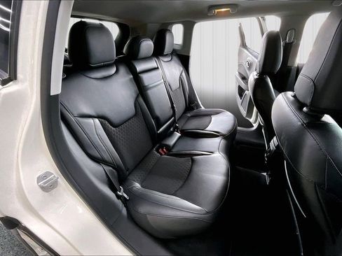 Used 2019 Jeep Compass Latitude image 25