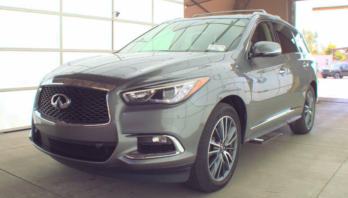 Used 2017 INFINITI QX60 Luxe w/ Deluxe Technology Package AWD/4WD image 1