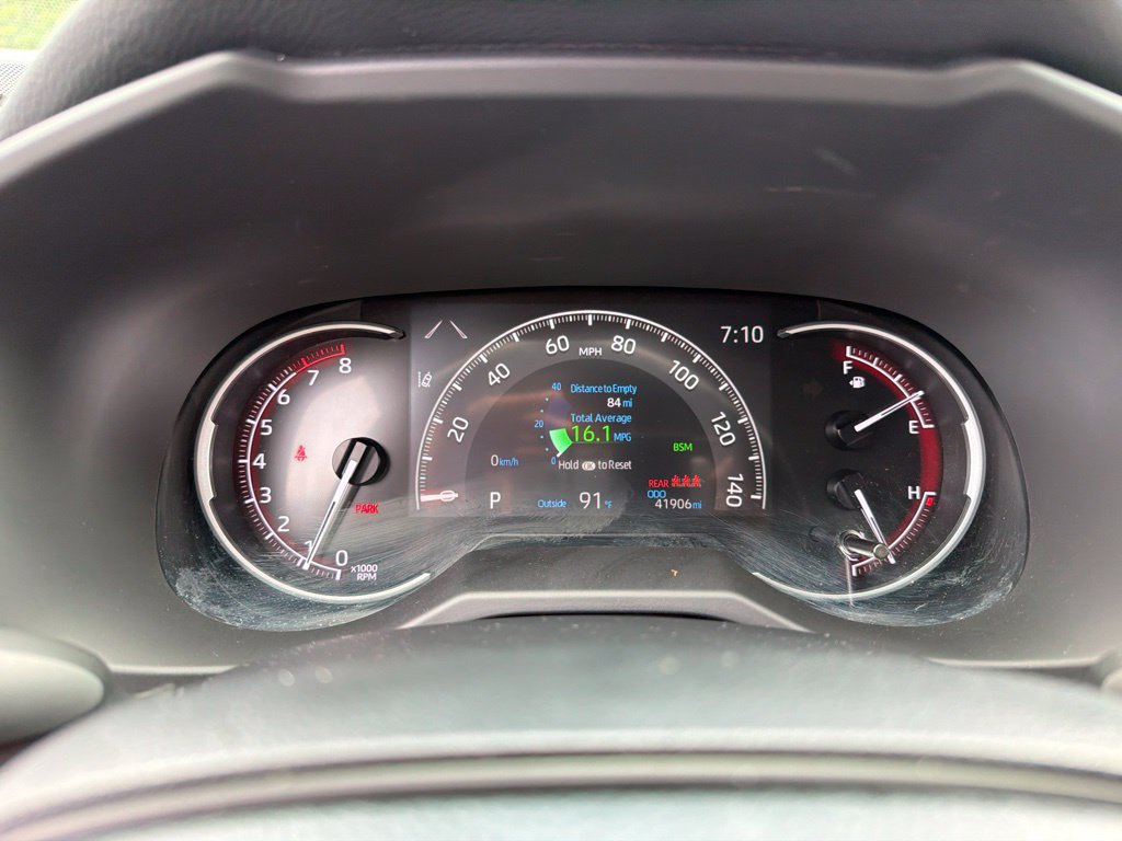 Used 2024 Toyota RAV4 XLE AWD/4WD image 9