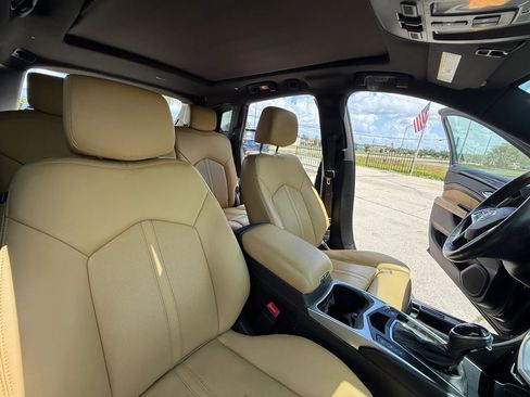 Used 2014 Cadillac SRX Premium image 17