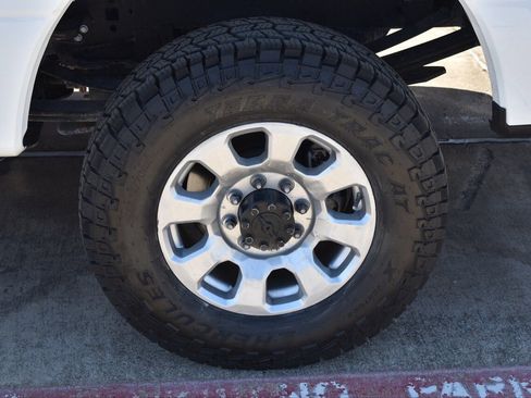 Used 2024 Ford F250 XLT w/ FX4 Off-Road Package image 12