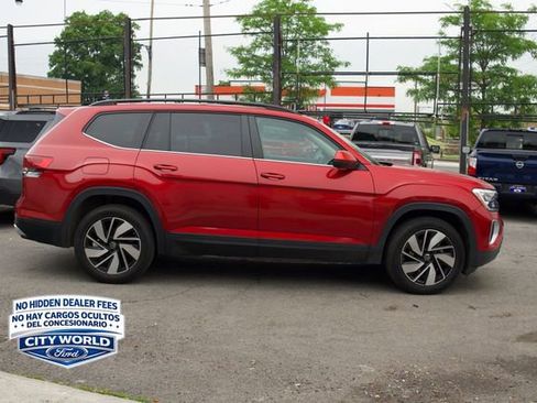 Used 2024 Volkswagen Atlas SE w/ Panoramic Sunroof Package AWD/4WD image 2