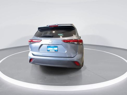 Certified 2021 Toyota Highlander XLE AWD/4WD image 7