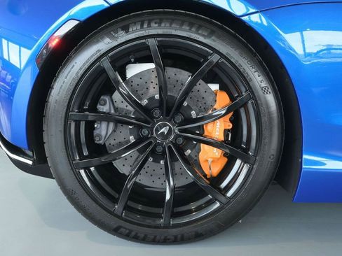 Used 2023 McLaren Artura RWD image 15