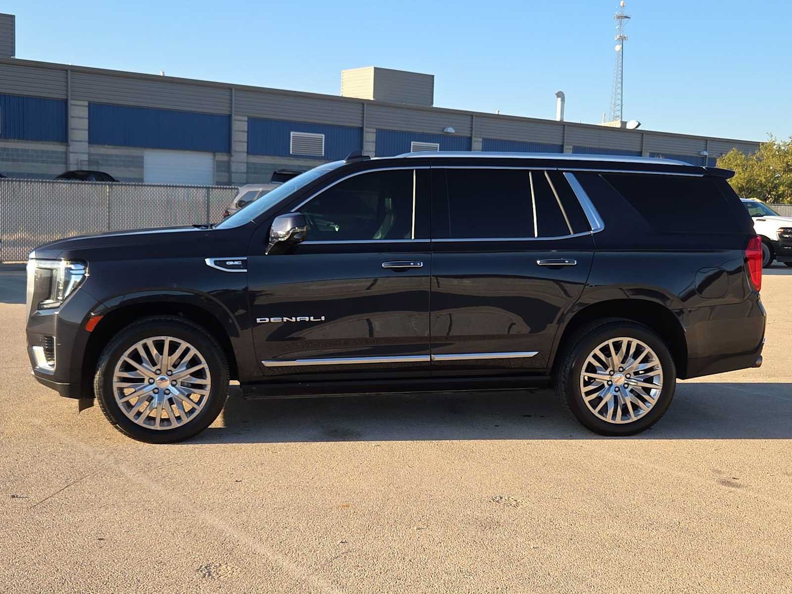 Used 2023 GMC Yukon Denali AWD/4WD image 5