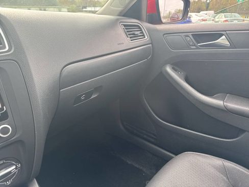 Used 2011 Volkswagen Jetta SE image 29