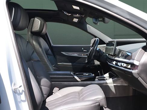 Used 2023 BMW i7 xDrive60 AWD/4WD image 22