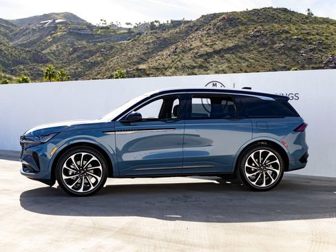 Used 2026 Lincoln Nautilus Black Label image 3