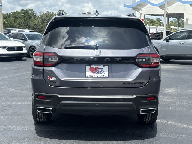 Certified 2025 Honda Pilot Black Edition image 8