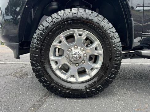 Used 2024 RAM 2500 Laramie AWD/4WD image 12