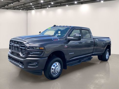 Used 2025 RAM 3500 Big Horn AWD/4WD image 3