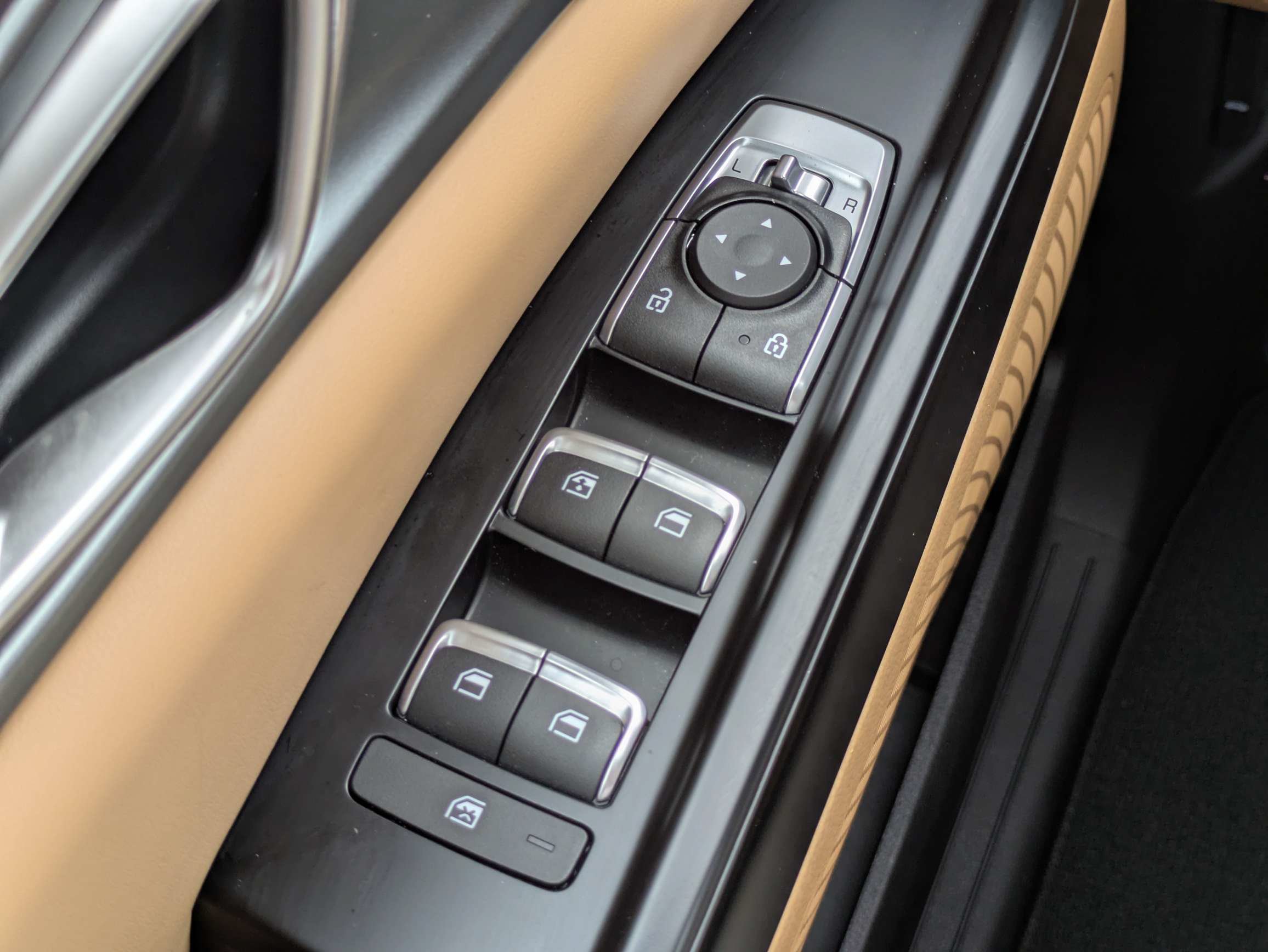 Certified 2024 Kia Carnival LX FWD image 22