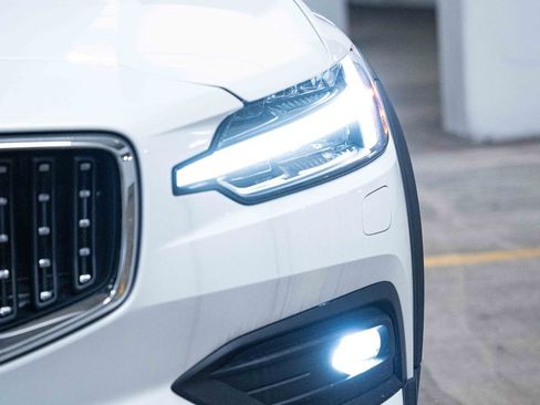 New 2026 Volvo V60 B5 Cross Country Ultra w/ Climate Package AWD/4WD image 3