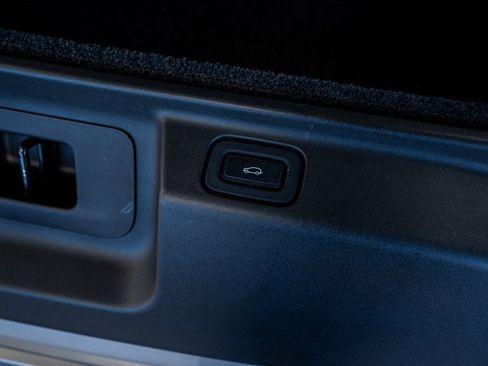 Used 2023 Land Rover Range Rover Long Wheelbase SE image 62