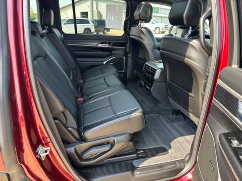 Used 2024 Jeep Wagoneer Series II w/ Premium Group I AWD/4WD image 26
