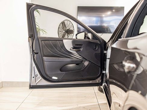 Used 2022 Lexus LS 500 F Sport w/ Accessory Package (Z1) image 33