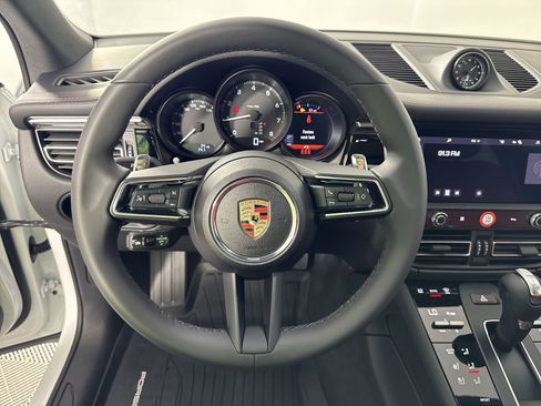 Certified 2025 Porsche Macan image 16