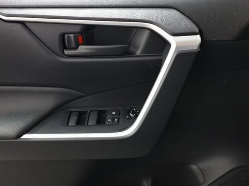 Used 2021 Toyota RAV4 SE image 21