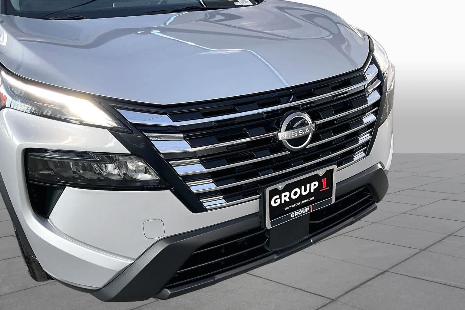 Used 2025 Nissan Rogue SV FWD image 58