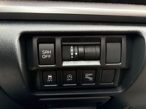 Used 2020 Subaru Crosstrek 2.0i Limited w/ Moonroof Package w/Navigation AWD/4WD image 23
